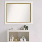 Miroir mural de salle de bain non biseauté de 33,25 po x 27,25 po avec cadre blanc et doré